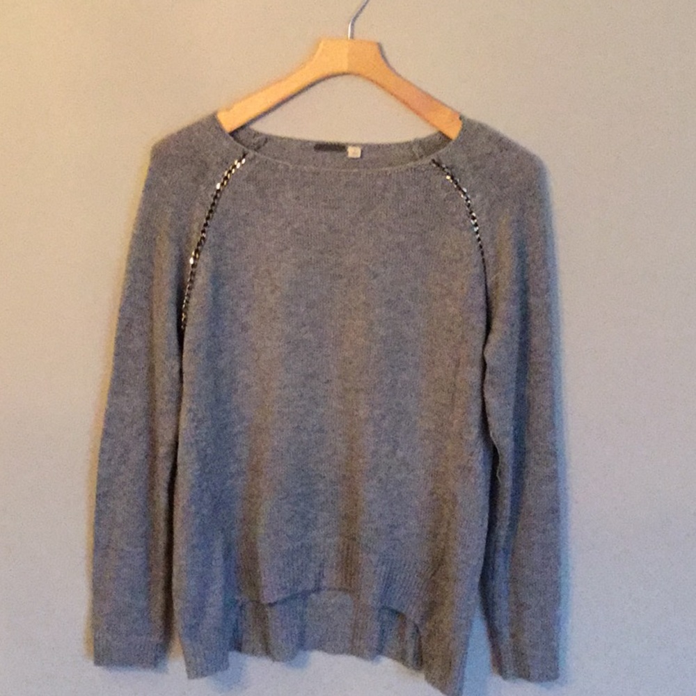 Super cute gray sweater with chains